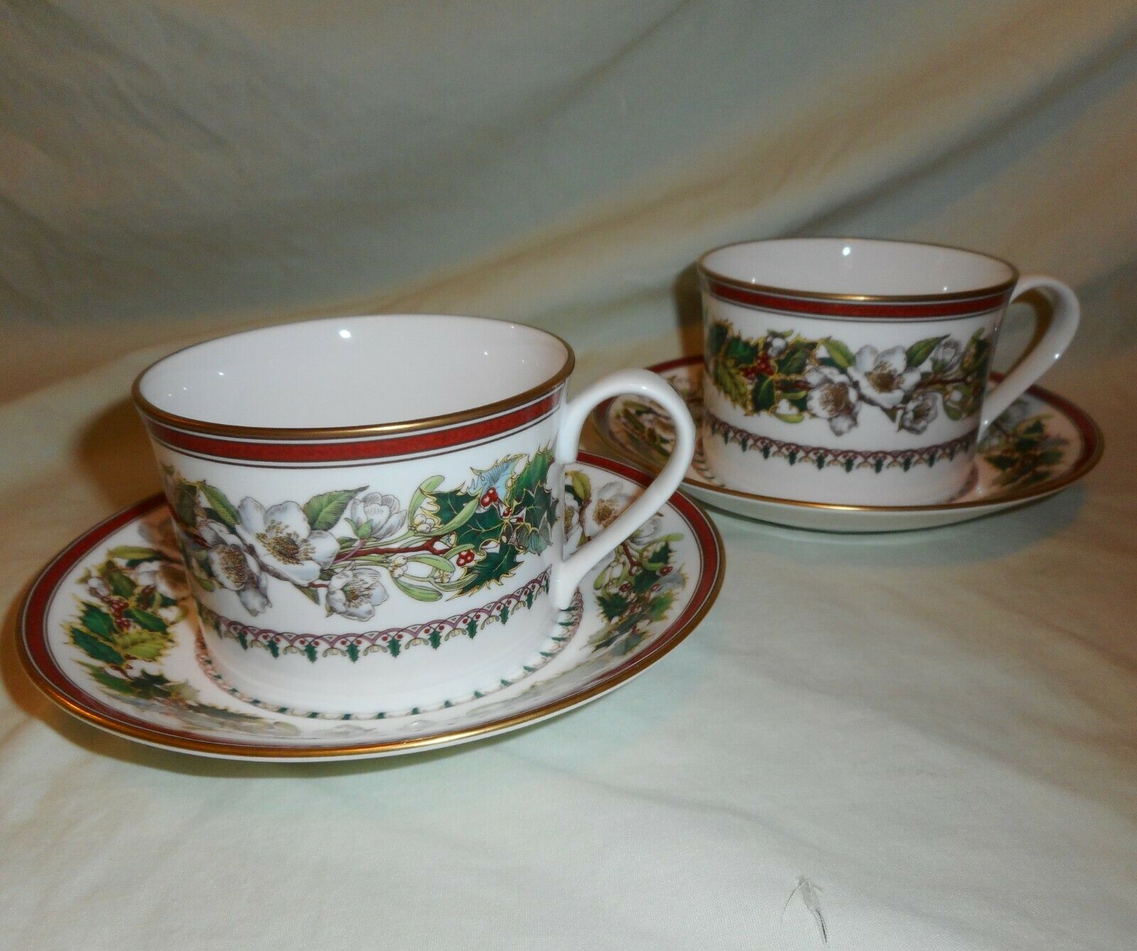Lot Of 2 Sets Spode Bone China Christmas Rose Cups & Saucers